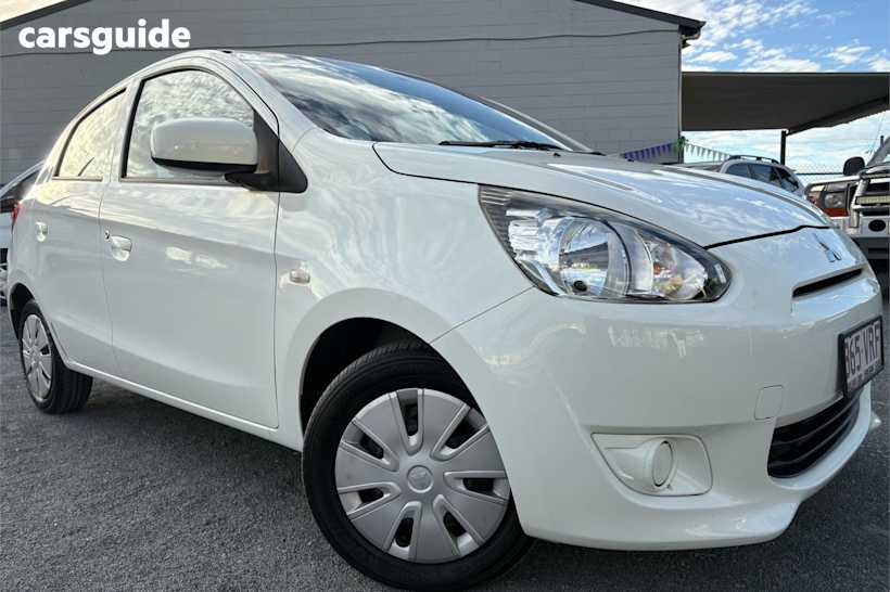 White 2015 Mitsubishi Mirage Hatchback Es