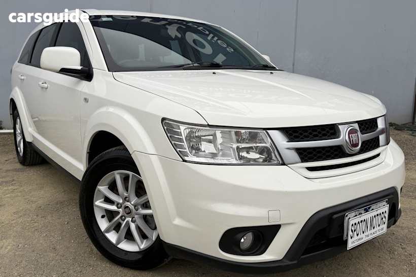 White 2014 Fiat Freemont SUV