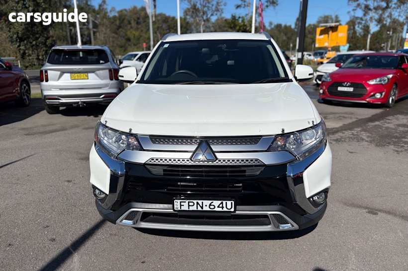 White 2019 Mitsubishi Outlander SUV LS F