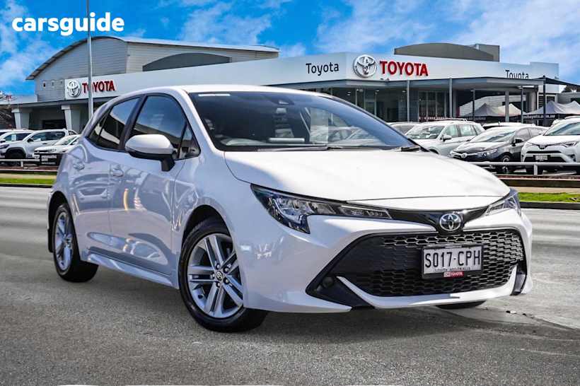 White 2018 Toyota Corolla Hatch ASCENT SPORT F