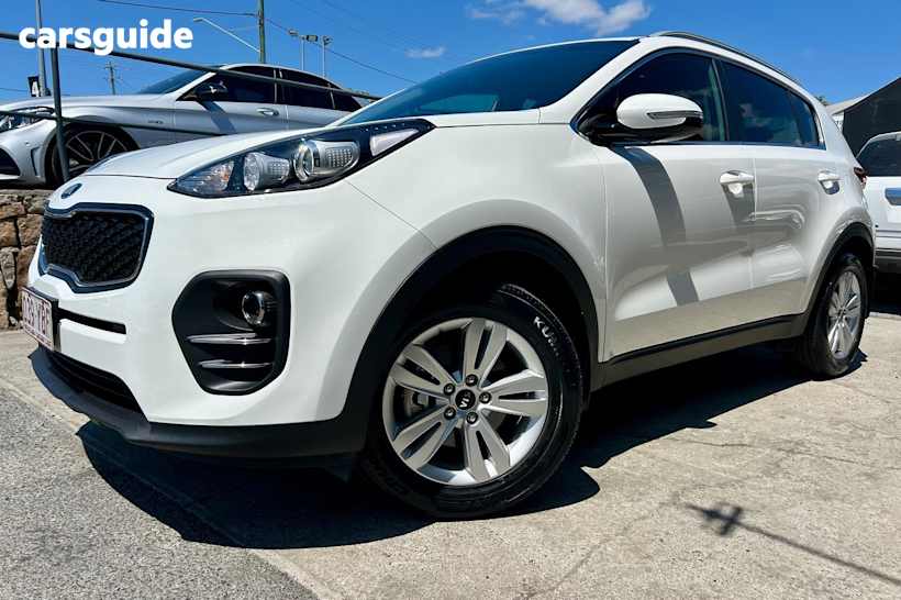 White 2018 Kia Sportage SUV SI F