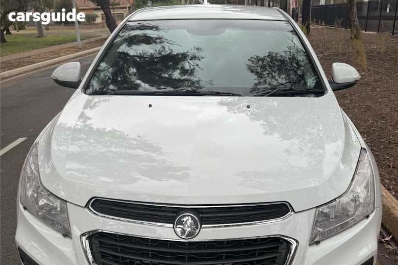 White 2015 Holden Cruze Hatchback Equipe