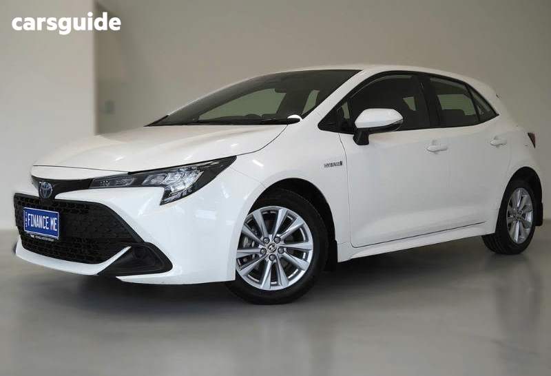 White 2023 Toyota Corolla Hatch ASCENT SPORT HYBRID F