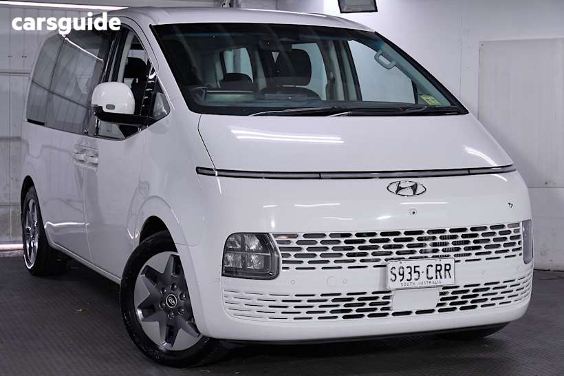White 2022 Hyundai Staria OtherCar 4X4