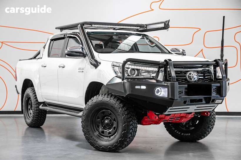 White 2020 Toyota Hilux Ute Tray SR5 4X4