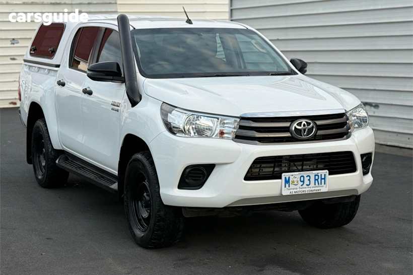 White 2018 Toyota Hilux Ute Tray SR 4X4