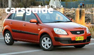 Red 2005 Kia RIO Hatchback Ex