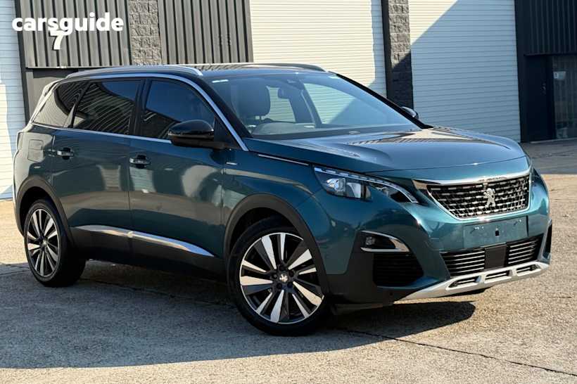 Green 2020 Peugeot 5008 Wagon Gt Line