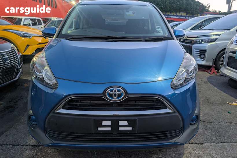 Blue 2016 Toyota Sienta Wagon (Hybrid) G