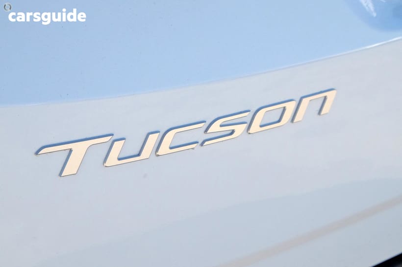 White 2025 Hyundai Tucson SUV ELITE F