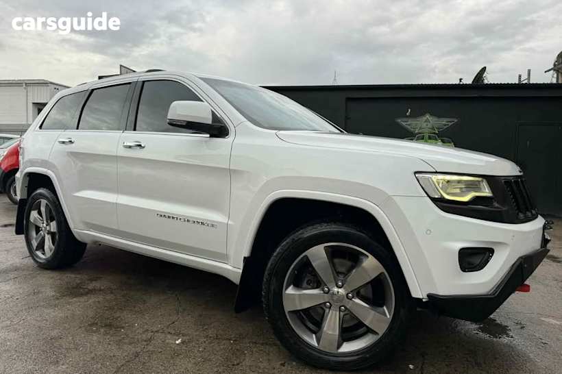 White 2015 Jeep Grand Cherokee Wagon Overland (4X4)