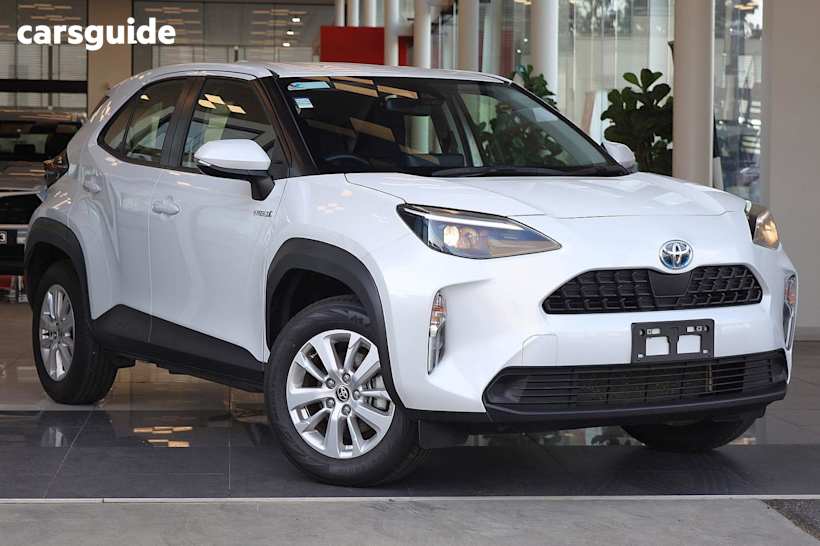 White 2023 Toyota Yaris Cross SUV GX F