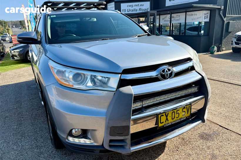 Silver 2015 Toyota Kluger SUV