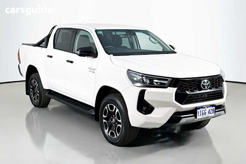 White 2024 Toyota Hilux Double Cab Chassis Sr5 48V (4X4)