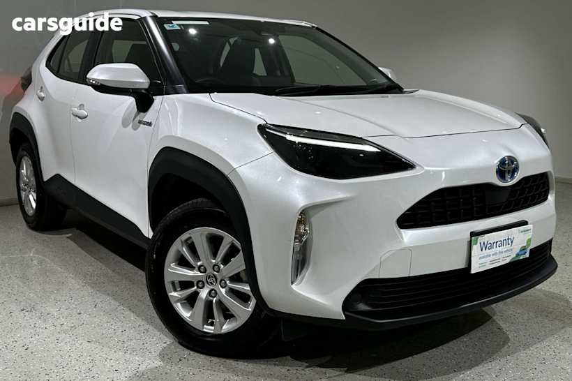 White 2023 Toyota Yaris Cross SUV GX F