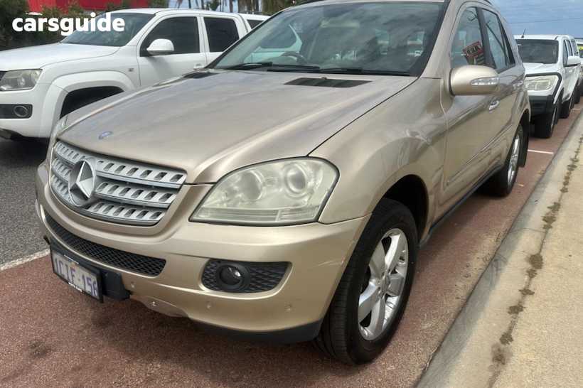 Gold 2005 Mercedes-Benz ML500 Wagon Luxury (4X4)