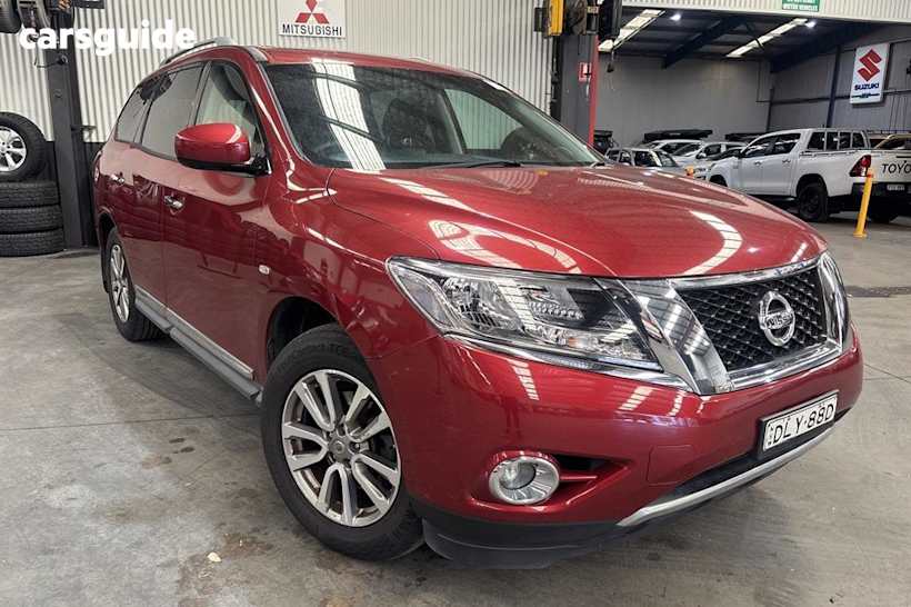 Red 2016 Nissan Pathfinder Wagon St-L (4X2)