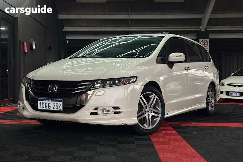 White 2010 Honda Odyssey SUV LUXURY F