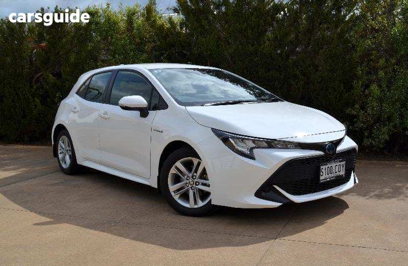 White 2022 Toyota Corolla Hatch ASCENT SPORT HYBRID F