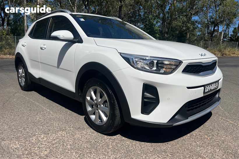 White 2024 Kia Stonic SUV S F