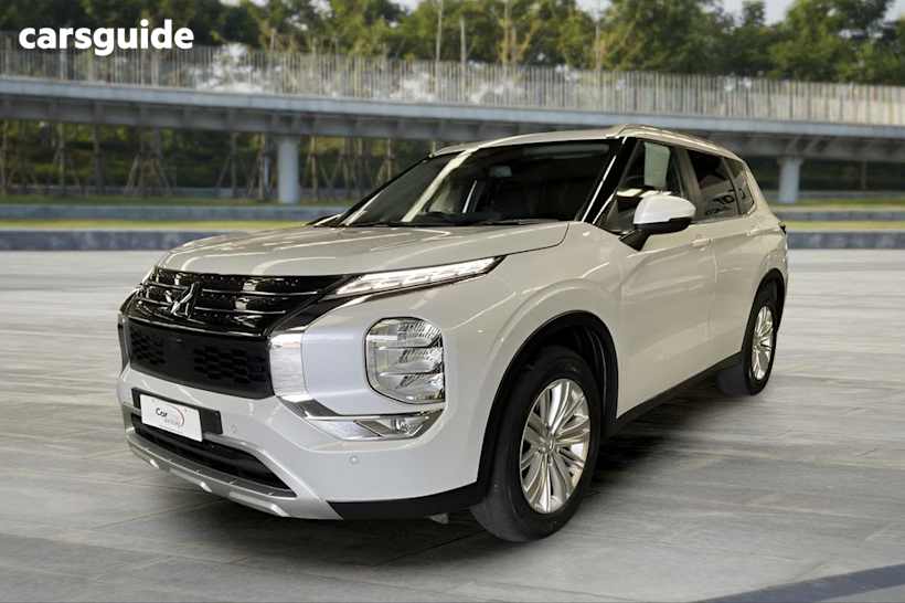 White 2023 Mitsubishi Outlander Wagon Ls 7 Seat (2Wd)