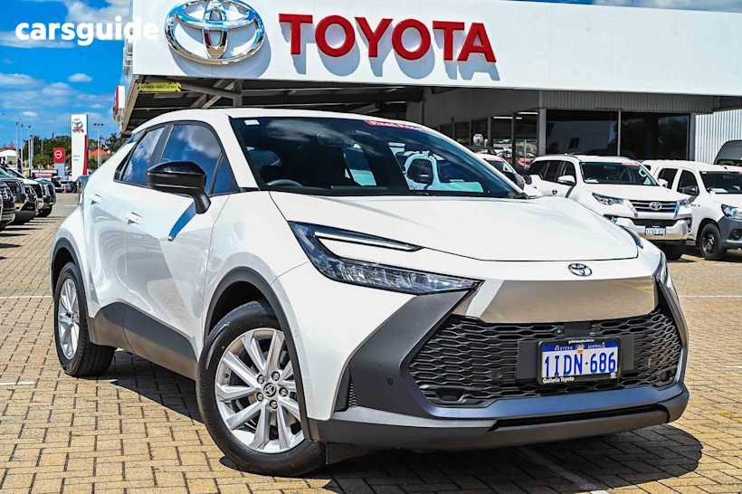White 2024 Toyota C-HR SUV GXL F