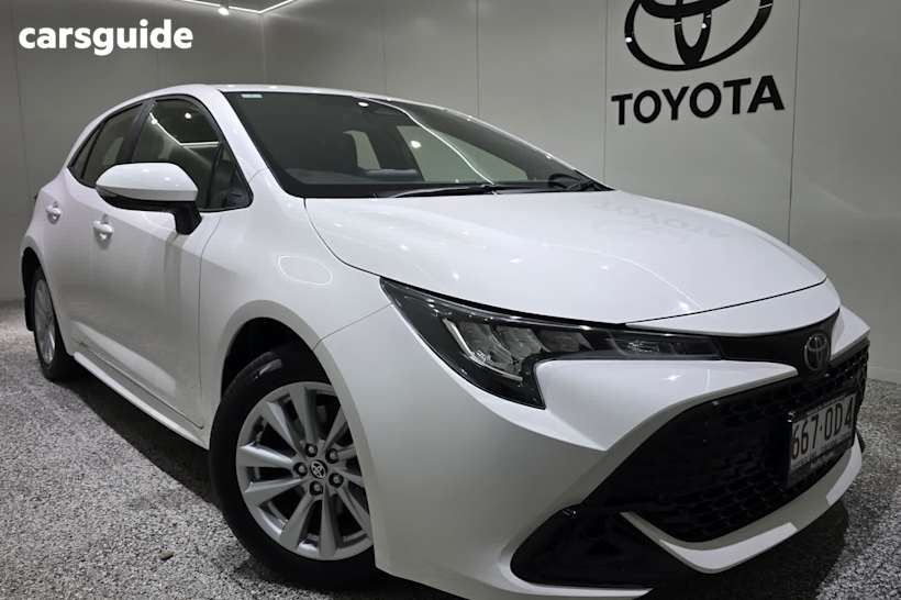 White 2022 Toyota Corolla Hatch ASCENT SPORT F