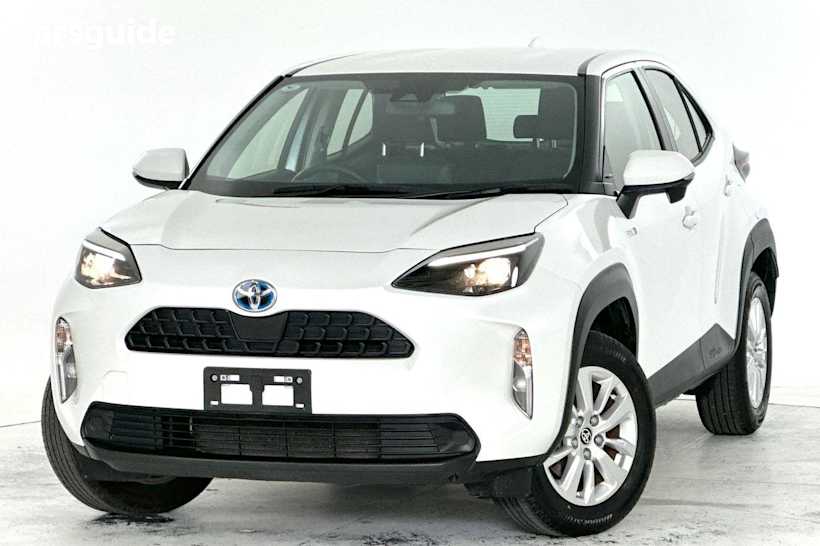 White 2023 Toyota Yaris Cross SUV GX F