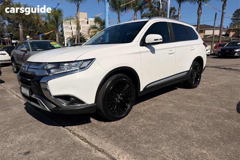 White 2018 Mitsubishi Outlander SUV LS 4X4