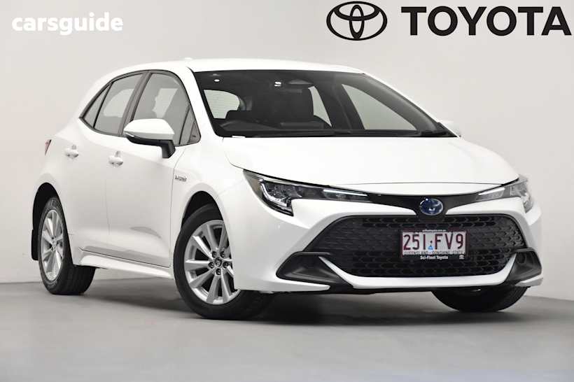 White 2022 Toyota Corolla Hatch ASCENT SPORT HYBRID F
