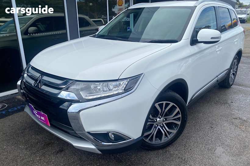 White 2018 Mitsubishi Outlander SUV LS F