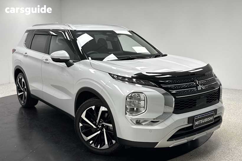 White 2024 Mitsubishi Outlander SUV ASPIRE F