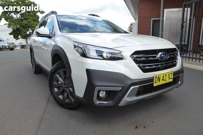 White 2025 Subaru Outback SUV AWD TOURING 4WD