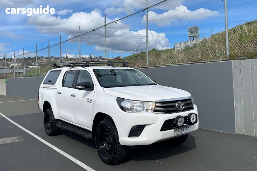White 2015 Toyota Hilux Dual Cab Utility Sr (4X4)