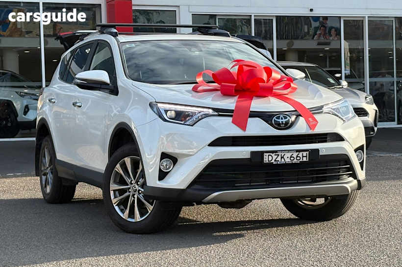 White 2018 Toyota RAV4 SUV CRUISER 4X4