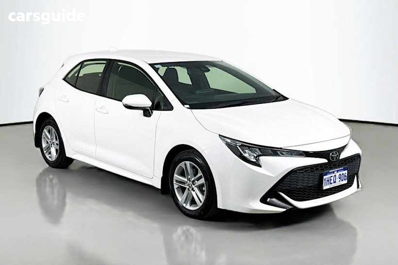 White 2020 Toyota Corolla Hatchback Ascent Sport + Tr Kit