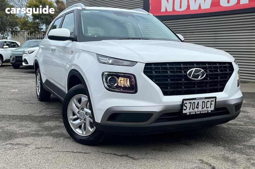 White 2024 Hyundai Venue SUV F