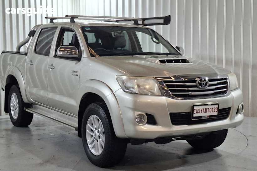 Gold 2013 Toyota Hilux Dual Cab Pick-up Sr5 (4X4)
