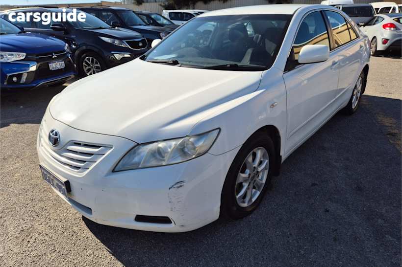 White 2008 Toyota Camry Sedan Altise