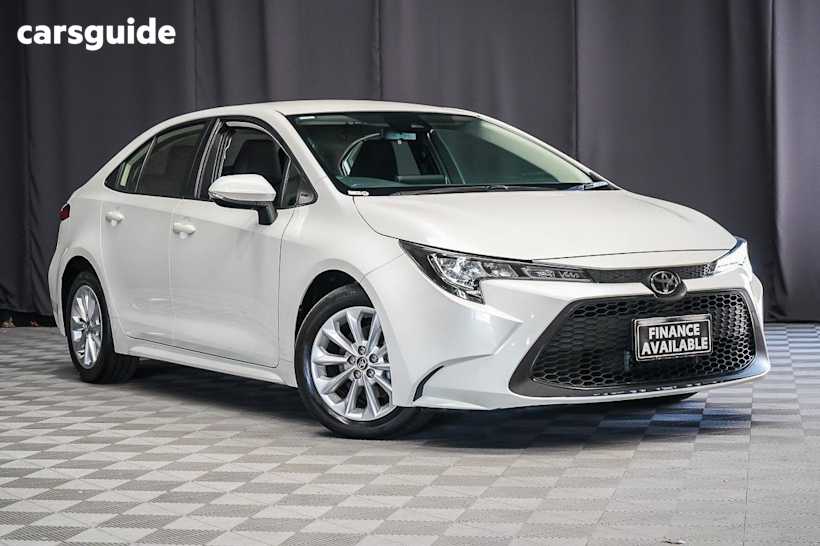 White 2020 Toyota Corolla Sedan Ascent Sport + Navigation