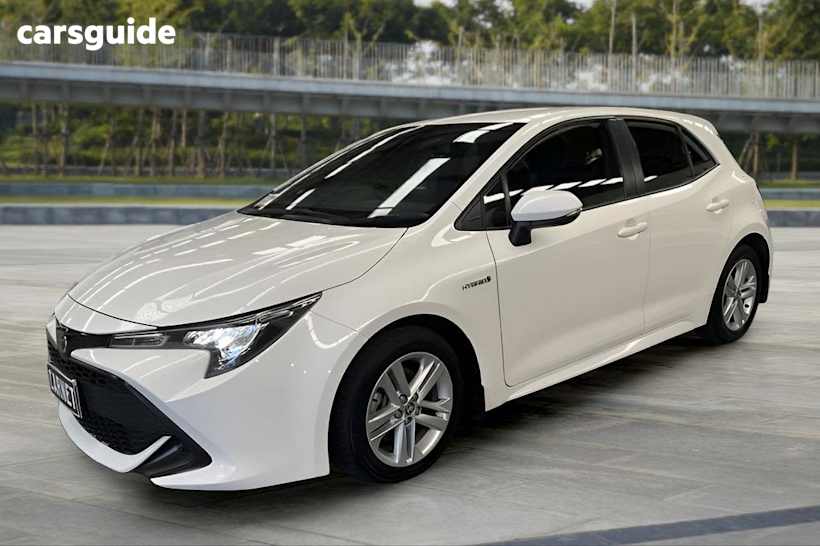 White 2022 Toyota Corolla Hatchback Ascent Sport + Navi Hybrid