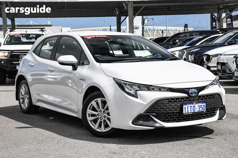 White 2023 Toyota Corolla Hatch ASCENT SPORT HYBRID F