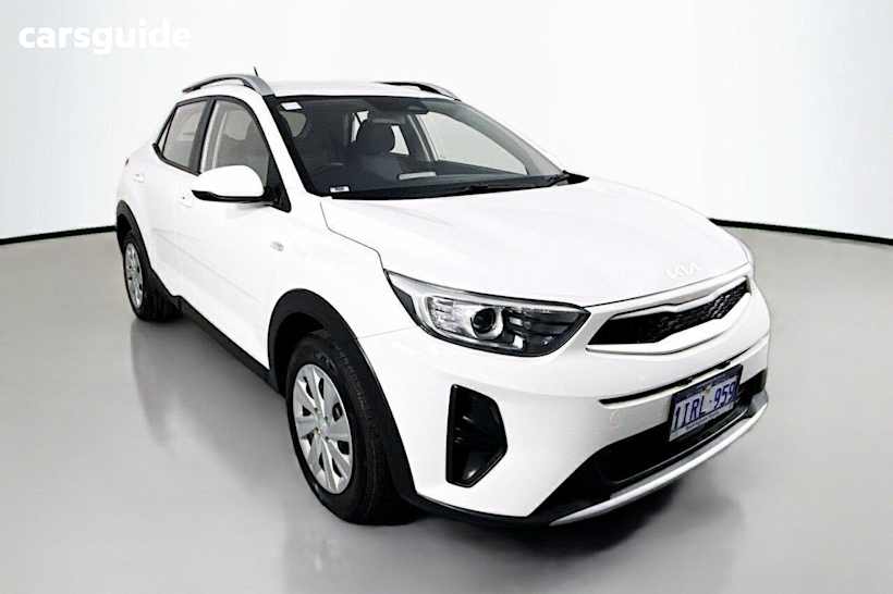 White 2023 Kia Stonic Wagon S