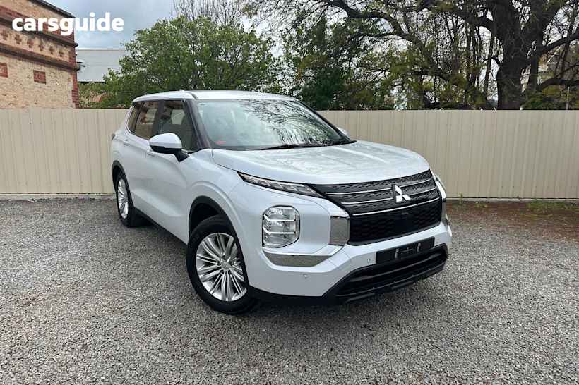 White 2022 Mitsubishi Outlander SUV ES 4X4