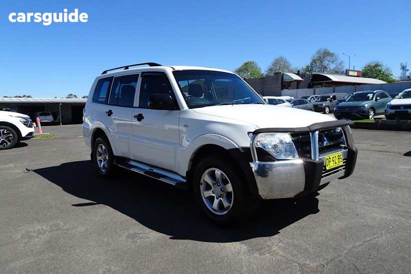 White 2011 Mitsubishi Pajero SUV GLX 4X4