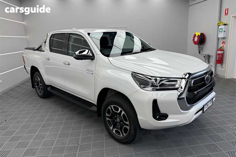 White 2023 Toyota Hilux Ute Tray SR5 4X4