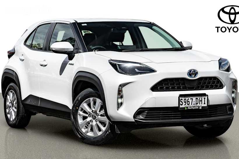 White 2023 Toyota Yaris Cross SUV GX F
