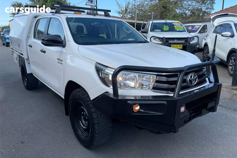 White 2018 Toyota Hilux Dual Cab Chassis Sr (4X4)