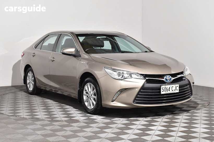 Bronze 2017 Toyota Camry Sedan ALTISE F