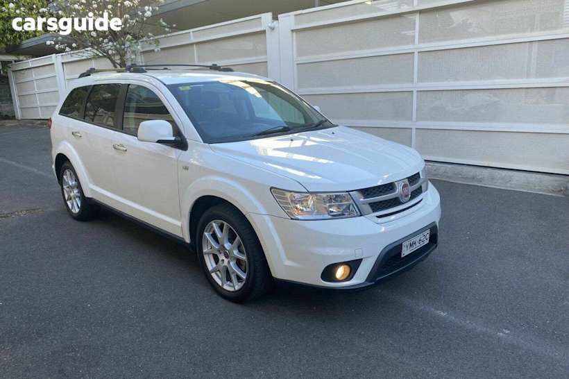 White 2015 Fiat Freemont SUV LOUNGE F